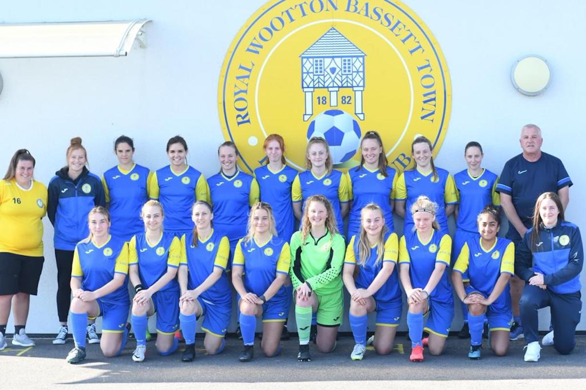 Women's First Team 2021/2022 Team Photo